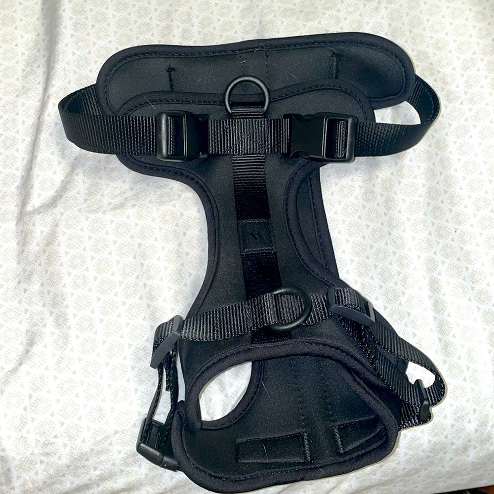 Black Dog Harness Size Large. NEVER USED.